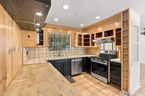 Kitchen - 7710 Fallen Leaf Ln, Salinas, CA 93907 photo 1 of 6
