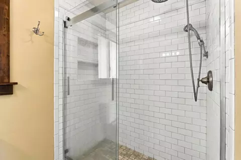 Bath - 7710 Fallen Leaf Ln, Salinas, CA 93907 photo 5 of 5