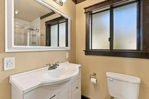 Bath - 7710 Fallen Leaf Ln, Salinas, CA 93907 photo 4 of 5