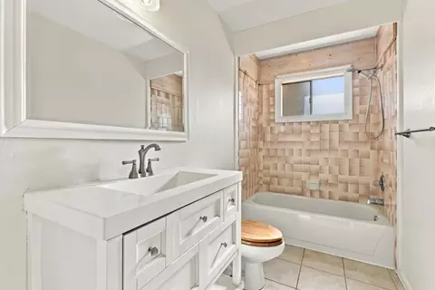 Bath - 7710 Fallen Leaf Ln, Salinas, CA 93907 photo 3 of 5