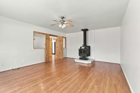 Living - 7710 Fallen Leaf Ln, Salinas, CA 93907 photo 2 of 8