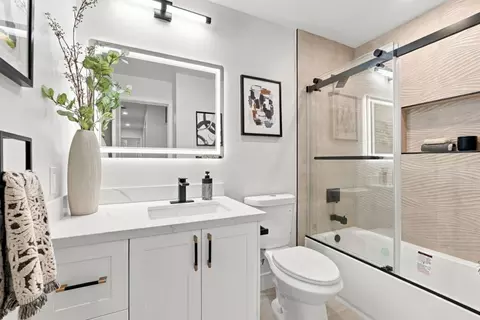 Bath - 1005 Wentz Dr, Gilroy, CA 95020 photo 1 of 2
