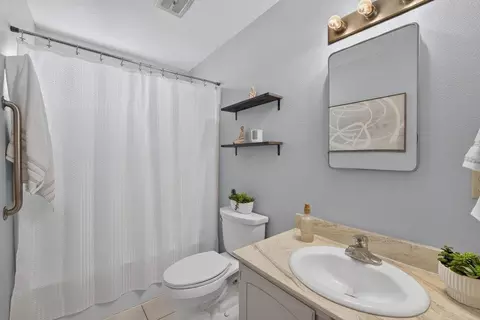 Bath - 672 Bronte Ave, Watsonville, CA 95076 photo 1 of 1