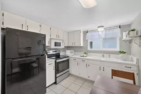 Kitchen - 672 Bronte Ave, Watsonville, CA 95076 photo 1 of 3