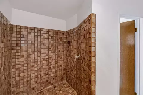 Bath - 546 Monterey Dr, Aptos, CA 95003 photo 3 of 6