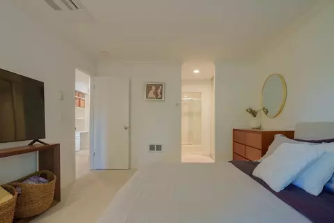 Bedroom - 100 E Middlefield Rd 4h, Mountain View, CA 94043 photo 4 of 8