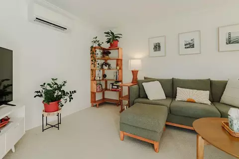 Living - 100 E Middlefield Rd 4h, Mountain View, CA 94043 photo 5 of 7