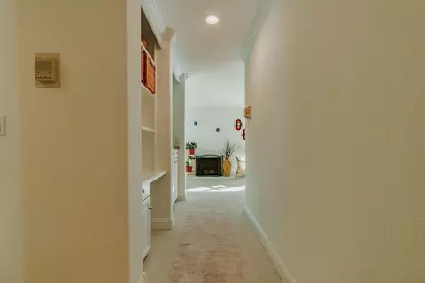 Entry Way - 100 E Middlefield Rd 4h, Mountain View, CA 94043 photo 2 of 2