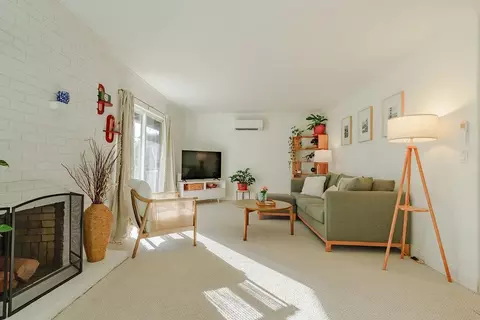 Living - 100 E Middlefield Rd 4h, Mountain View, CA 94043 photo 6 of 7