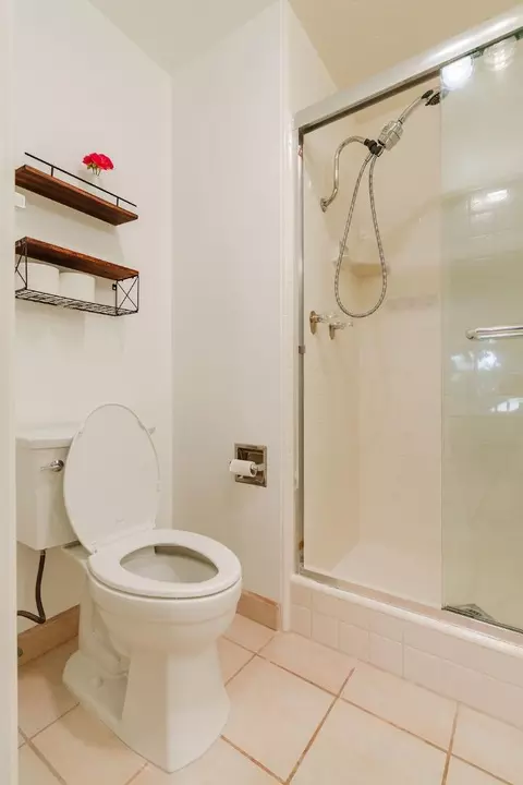 Bath - 100 E Middlefield Rd 4h, Mountain View, CA 94043 photo 3 of 8