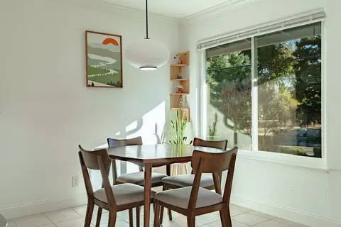 Dining - 100 E Middlefield Rd 4h, Mountain View, CA 94043 photo 1 of 3