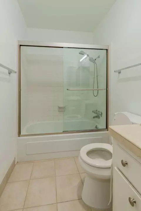 Bath - 100 E Middlefield Rd 4h, Mountain View, CA 94043 photo 6 of 8