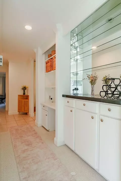 Entry Way - 100 E Middlefield Rd 4h, Mountain View, CA 94043 photo 1 of 2