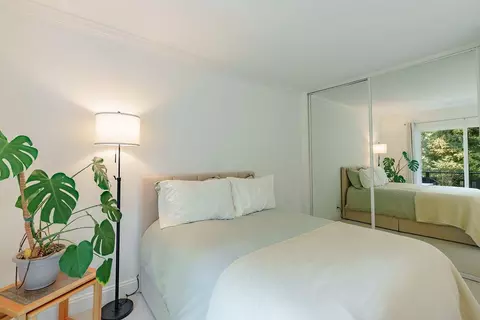 Bedroom - 100 E Middlefield Rd 4h, Mountain View, CA 94043 photo 6 of 8