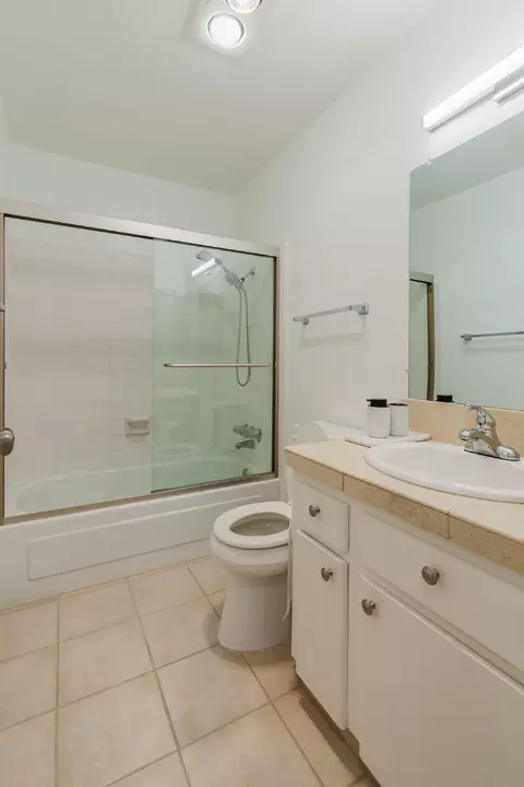 Bath - 100 E Middlefield Rd 4h, Mountain View, CA 94043 photo 5 of 8