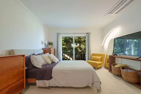 Bedroom - 100 E Middlefield Rd 4h, Mountain View, CA 94043 photo 2 of 8