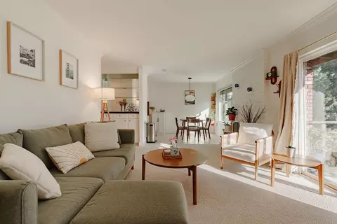 Living - 100 E Middlefield Rd 4h, Mountain View, CA 94043 photo 2 of 7