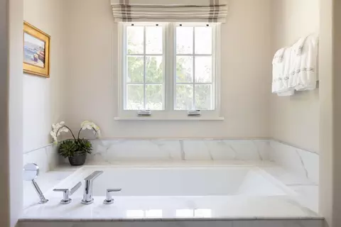 Bath - 807 7th Ave, Carmel, CA 93921 photo 2 of 5