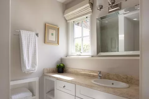 Bath - 807 7th Ave, Carmel, CA 93921 photo 5 of 5