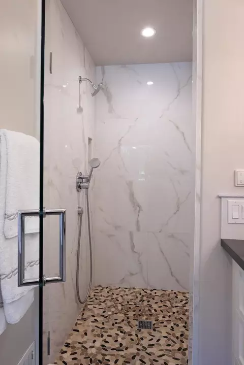 Bath - 807 7th Ave, Carmel, CA 93921 photo 3 of 5