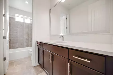 Bath - 2974 Bluffs Dr, Marina, CA 93933 photo 2 of 2