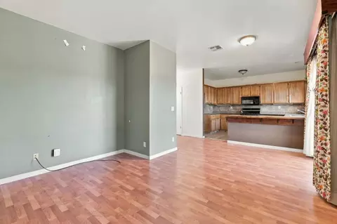 Living - 151 Wellington Pl, Vallejo, CA 94591 photo 3 of 3