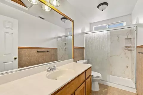 Bath - 151 Wellington Pl, Vallejo, CA 94591 photo 3 of 4