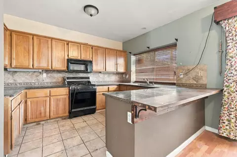 Kitchen - 151 Wellington Pl, Vallejo, CA 94591 photo 3 of 4