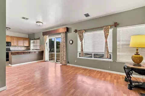 Living - 151 Wellington Pl, Vallejo, CA 94591 photo 2 of 3