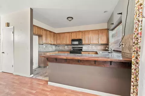 Kitchen - 151 Wellington Pl, Vallejo, CA 94591 photo 4 of 4