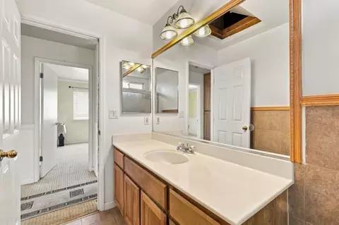 Bath - 151 Wellington Pl, Vallejo, CA 94591 photo 4 of 4