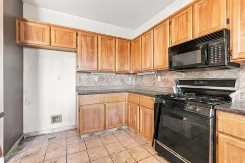 Kitchen - 151 Wellington Pl, Vallejo, CA 94591 photo 2 of 4