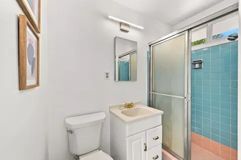 Bath - 926 Larkspur Dr, Millbrae, CA 94030 photo 2 of 2