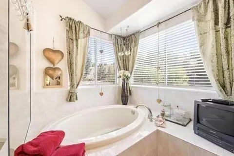 Bath - 2226 Ruby Ave, San Jose, CA 95148 photo 4 of 7