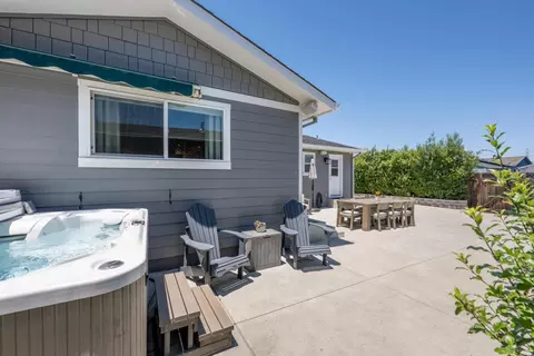 Exterior - 1600 Ark St, San Mateo, CA 94403 photo 5 of 6