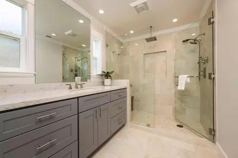 Bath - 1600 Ark St, San Mateo, CA 94403 photo 1 of 4