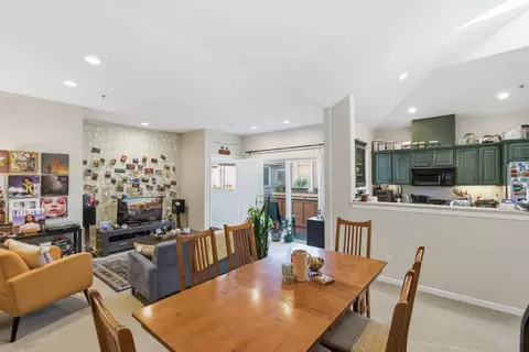 Dining - 2309 Palmetto Ave, Pacifica, CA 94044 photo 1 of 3