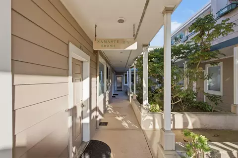 Entry Way - 2309 Palmetto Ave, Pacifica, CA 94044 photo 1 of 7