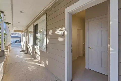 Entry Way - 2309 Palmetto Ave, Pacifica, CA 94044 photo 2 of 7