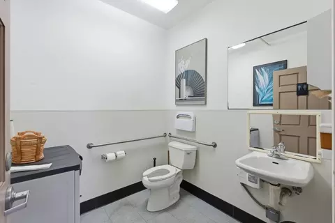 Bath - 2309 Palmetto Ave, Pacifica, CA 94044 photo 1 of 2