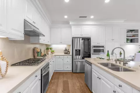 Kitchen - 75 Brindisi, Irvine, CA 92618 photo 3 of 3