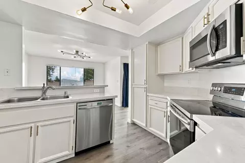 Kitchen - 22103 Vista Del Plaza Ln 7, Hayward, CA 94541 photo 2 of 4