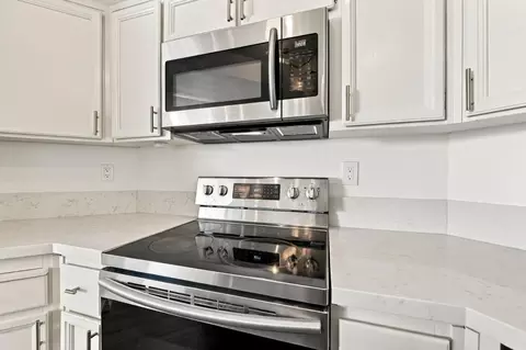 Kitchen - 22103 Vista Del Plaza Ln 7, Hayward, CA 94541 photo 3 of 4
