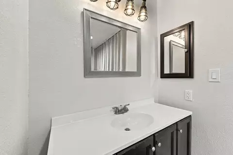 Bath - 22103 Vista Del Plaza Ln 7, Hayward, CA 94541 photo 3 of 4