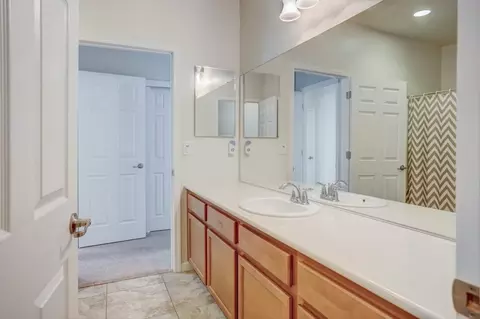 Bath - 1382 Mill Run Ct, Manteca, CA 95336 photo 3 of 3