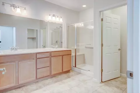 Bath - 1382 Mill Run Ct, Manteca, CA 95336 photo 1 of 3