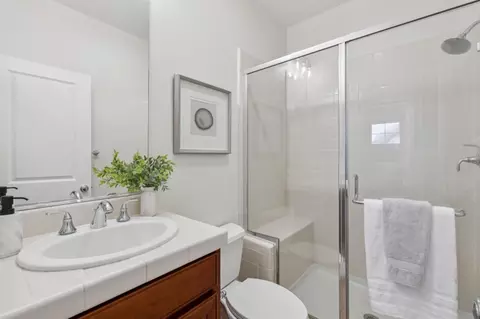 Bath - 9743 Desert Bloom Pl, Gilroy, CA 95020 photo 3 of 3