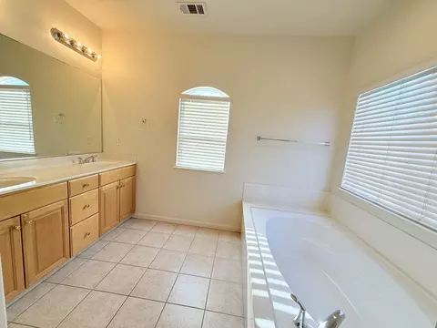 Bath - 1359 Jenner Dr, Merced, CA 95348 photo 2 of 6