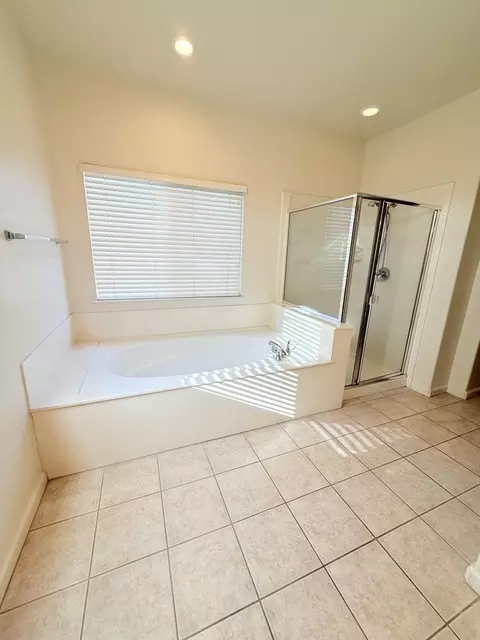 Bath - 1359 Jenner Dr, Merced, CA 95348 photo 4 of 6