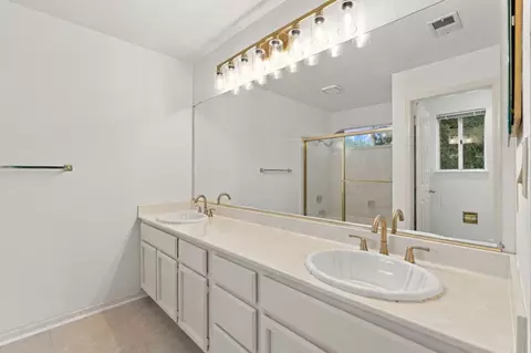 Bath - 4159 Blossom Ct, Oakley, CA 94561 photo 3 of 8
